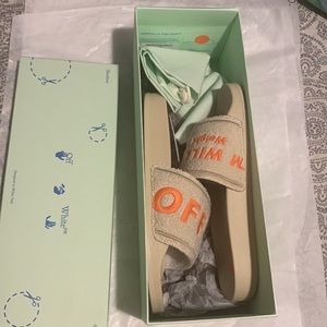 Off-white c/o Virgil Abloh